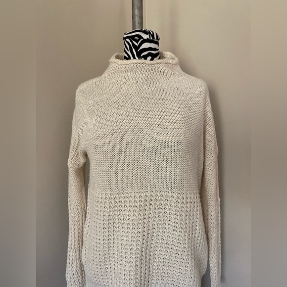 Cream knit sweater - Picture 1 of 3